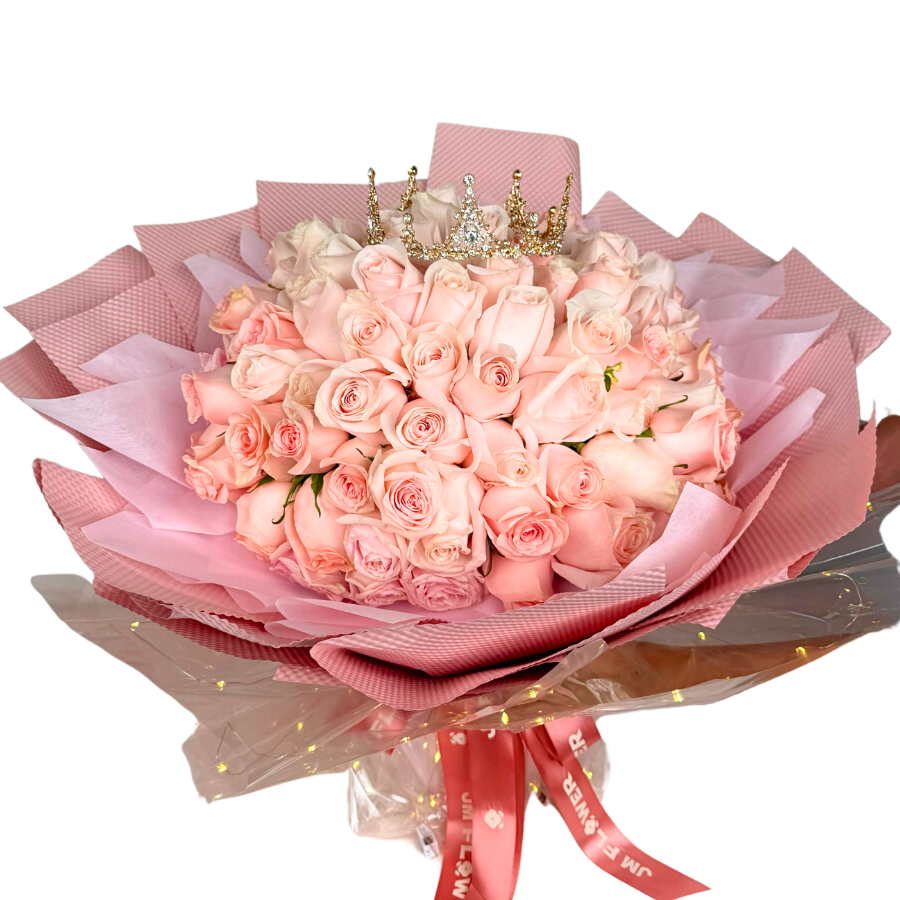 Pink garden rose bouquet with floristry arrangement.