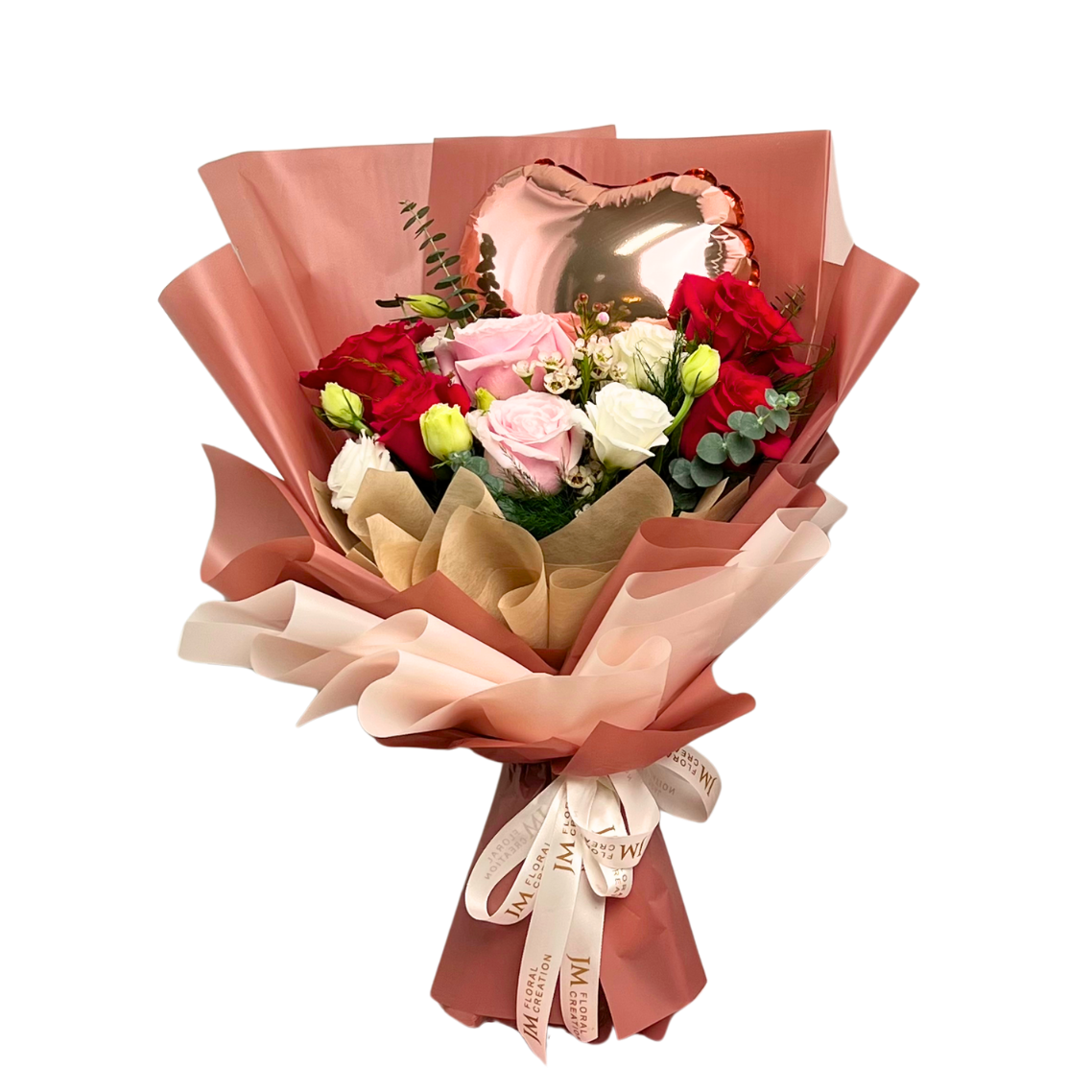 Flower bouquet with red and pink garden roses.