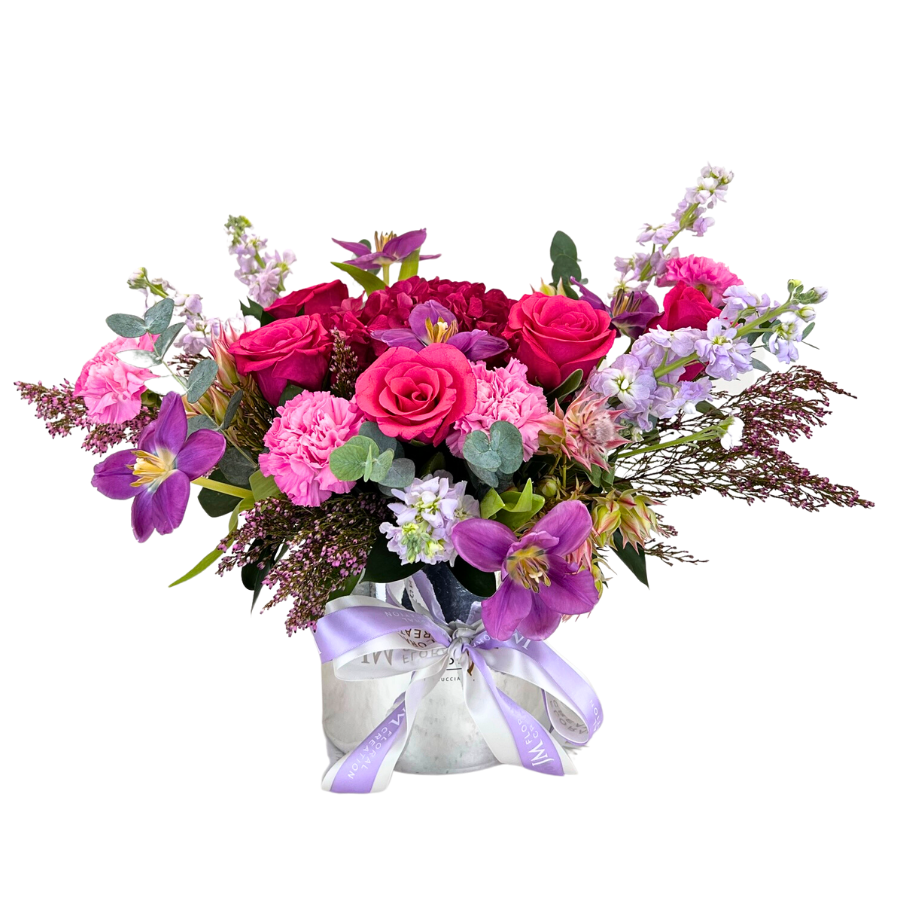 Pink garden roses in vase.