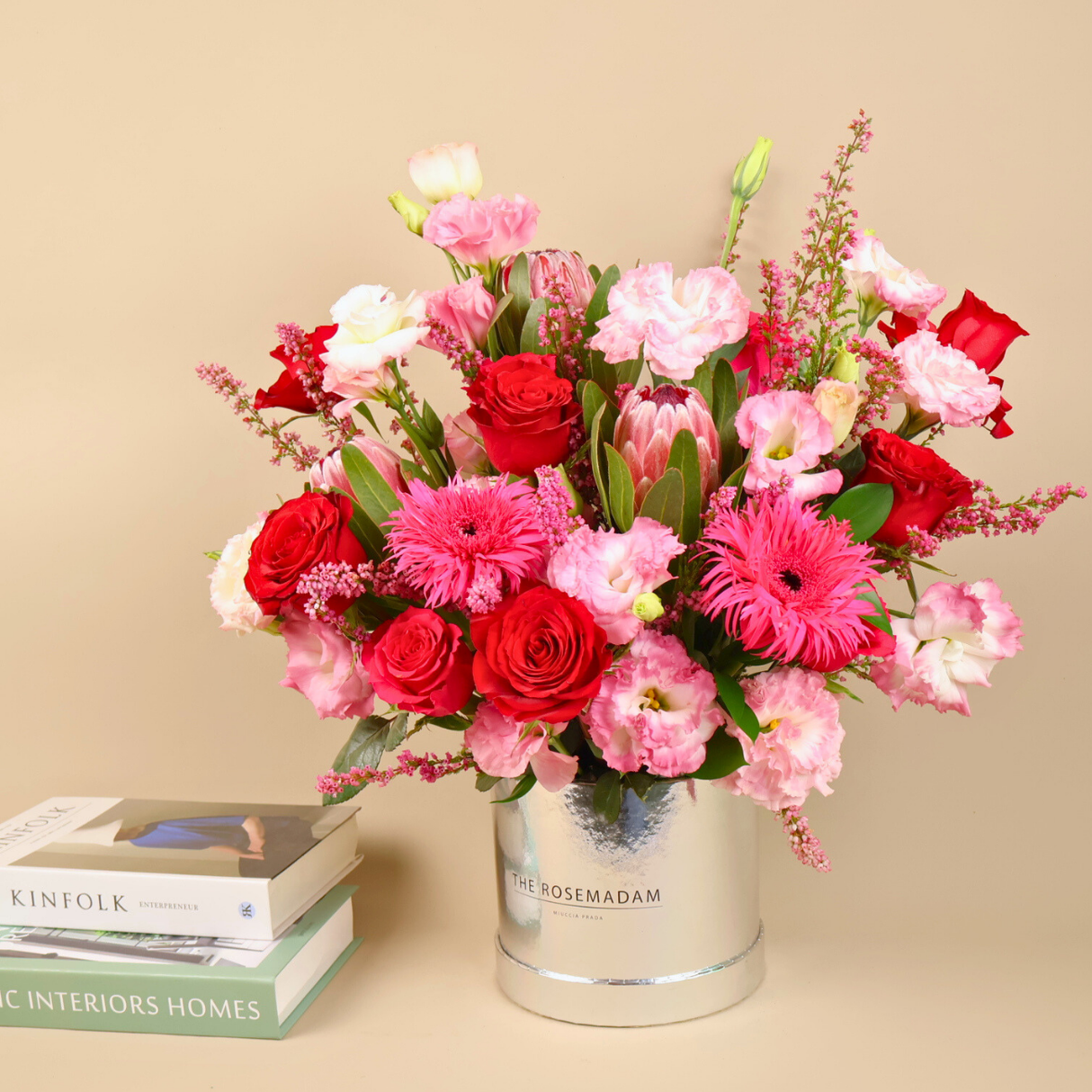 Dewi Pink (8 Roses, 3 Protea)