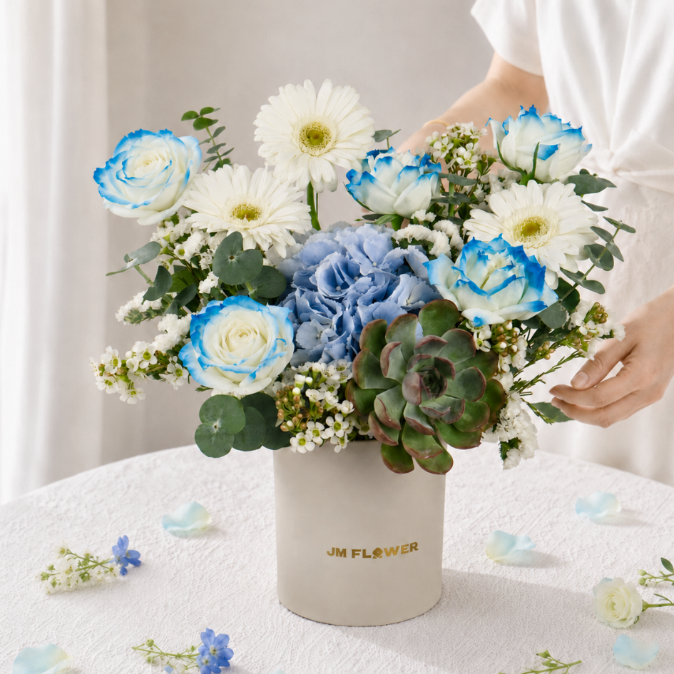 Etta (5 Roses, 1 Hydrangea) - Reflexed Rose Flower Box