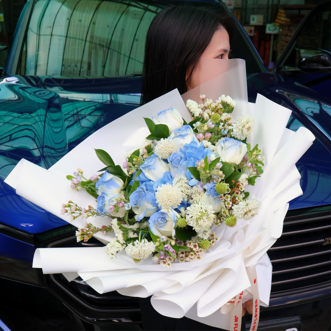 Graciela (10 Roses, 1 Hydrangea) - Flower Bouquet