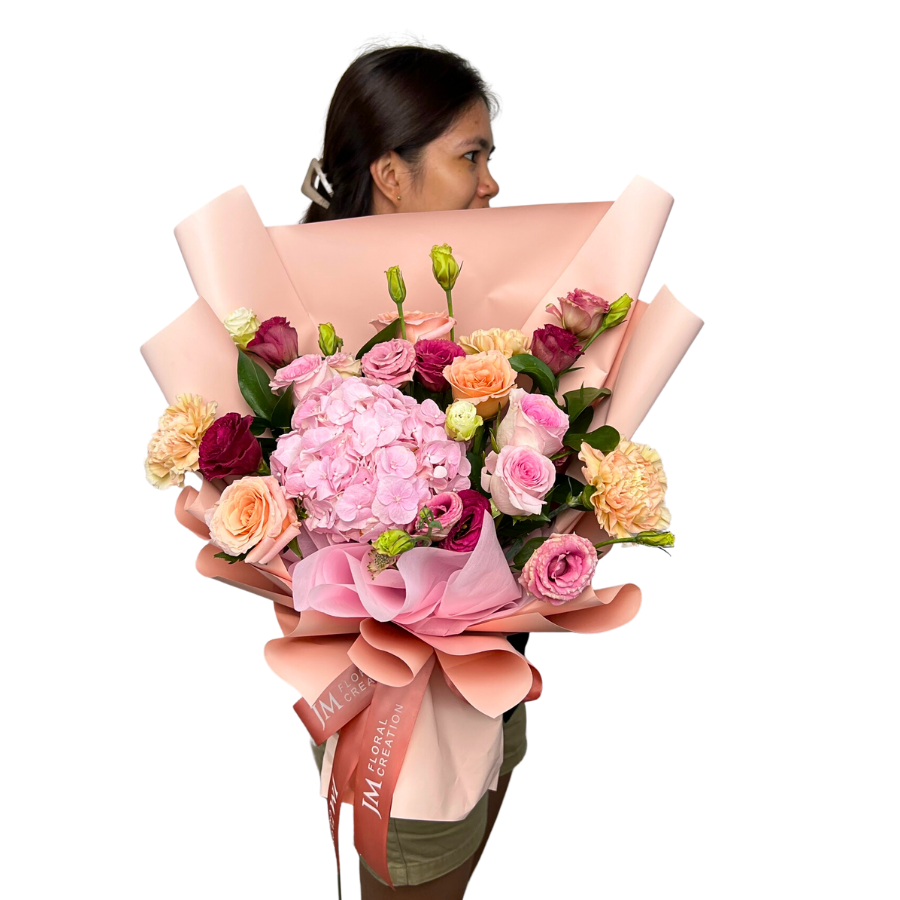 Hadley (1 Hydrangea, 6 Roses) - Flower Bouquet