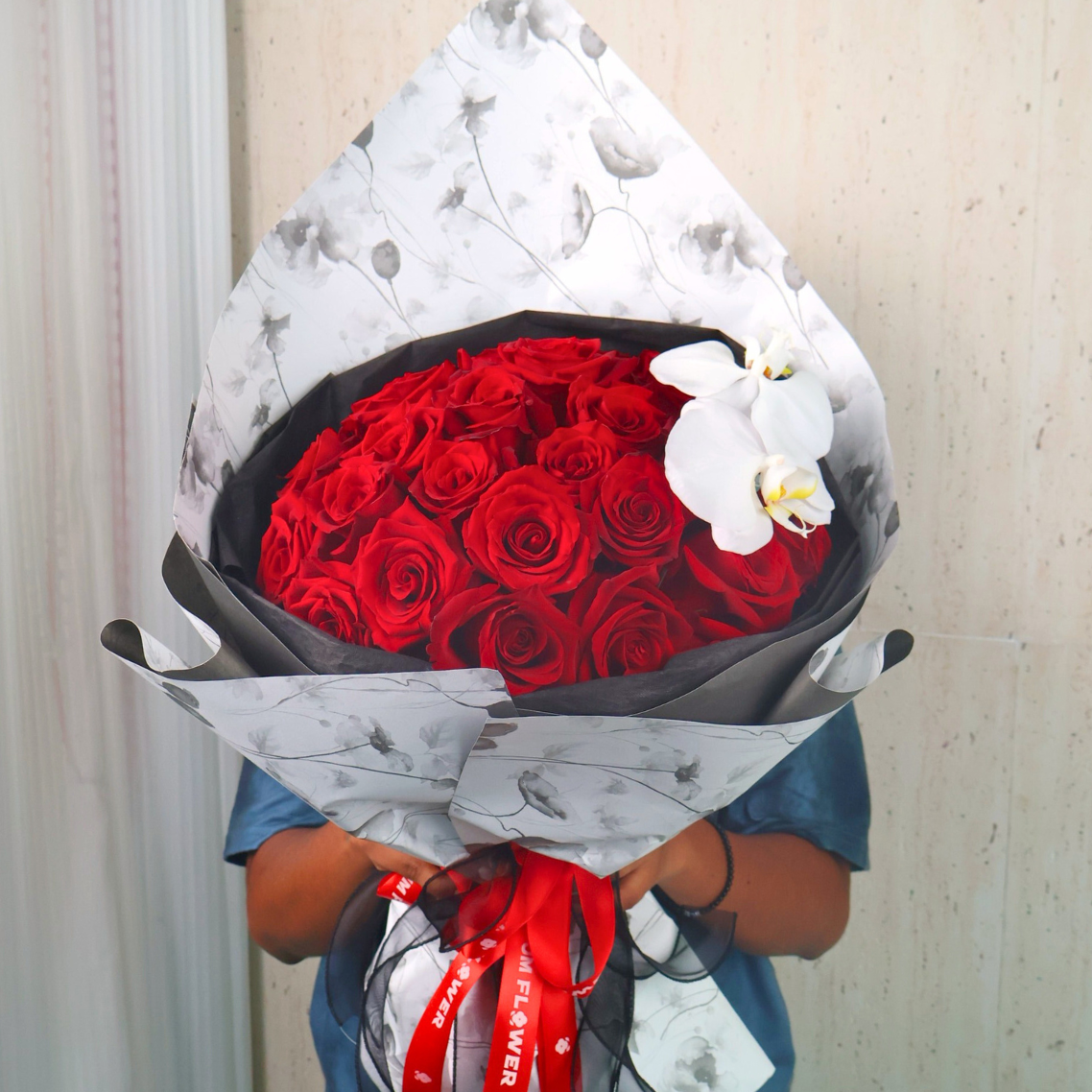 Halina (30 Roses) - Luxe Giant Bouquet