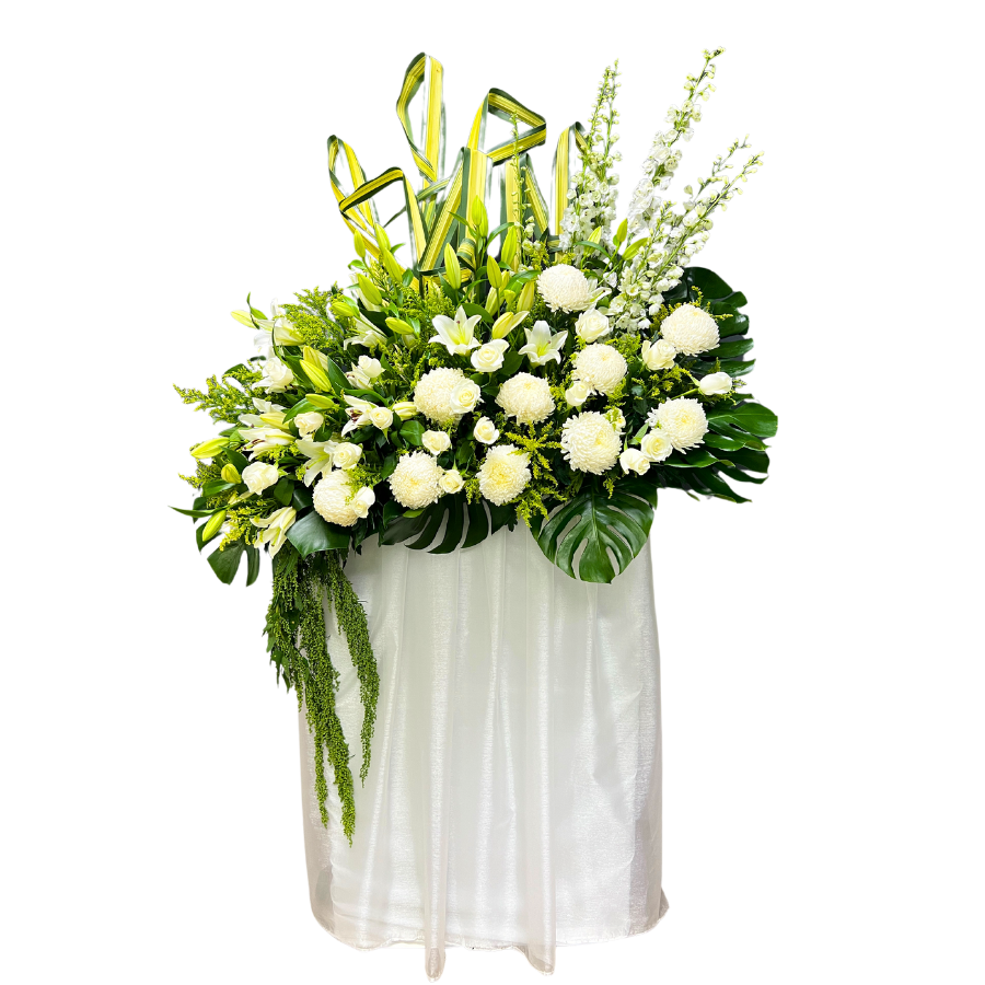Flower bouquet in vase.