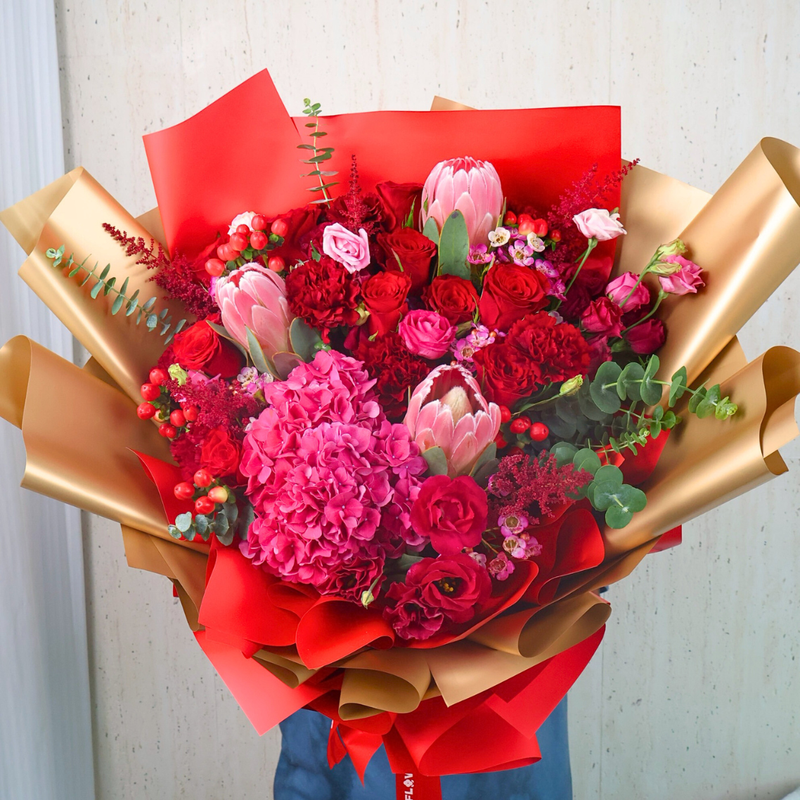 Liora (1 Hydrangea, 10 Roses) - Luxe Giant Bouquet