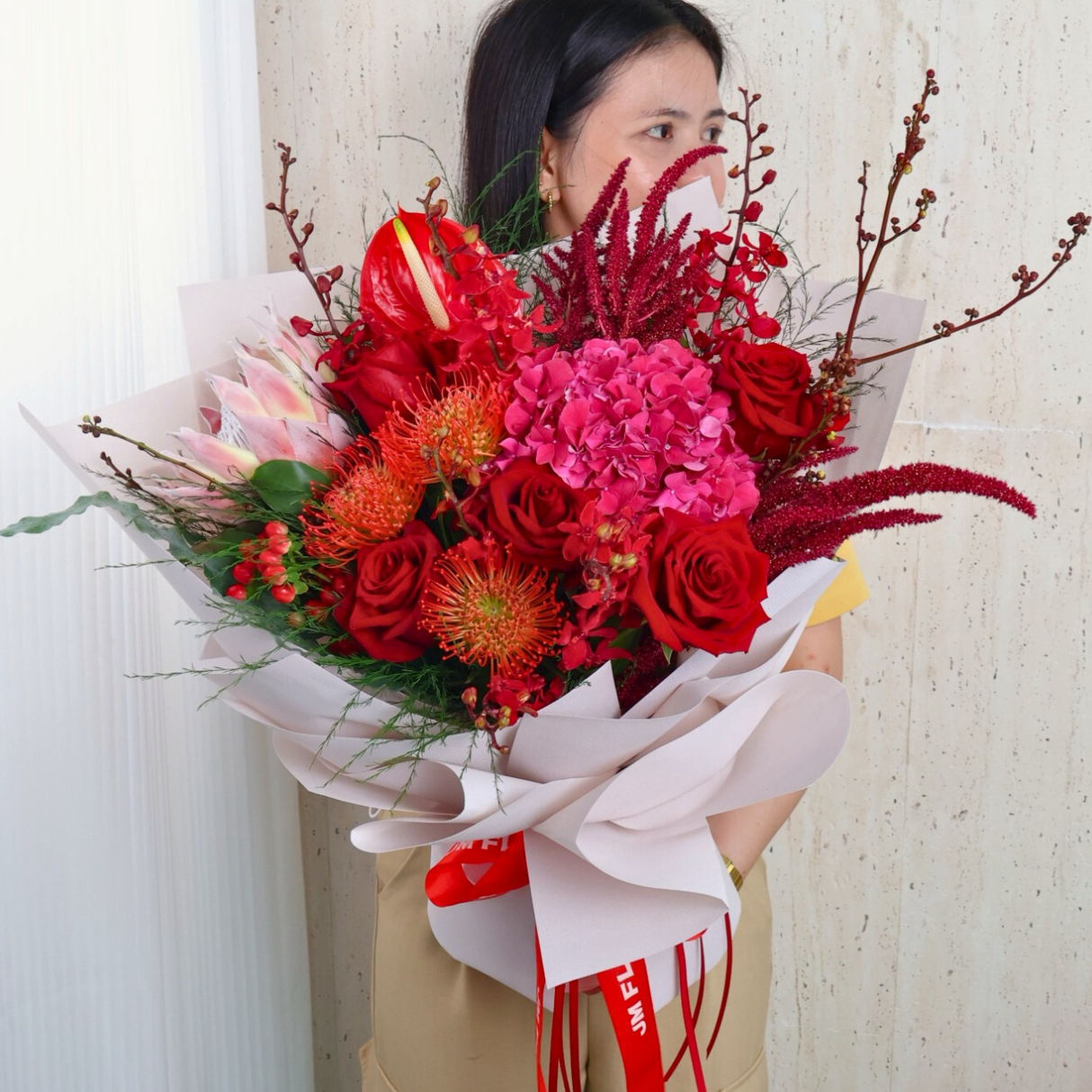 Mirabella (Protea, 1 Hydrangea, 5 Roses) - Luxe Giant Bouquet