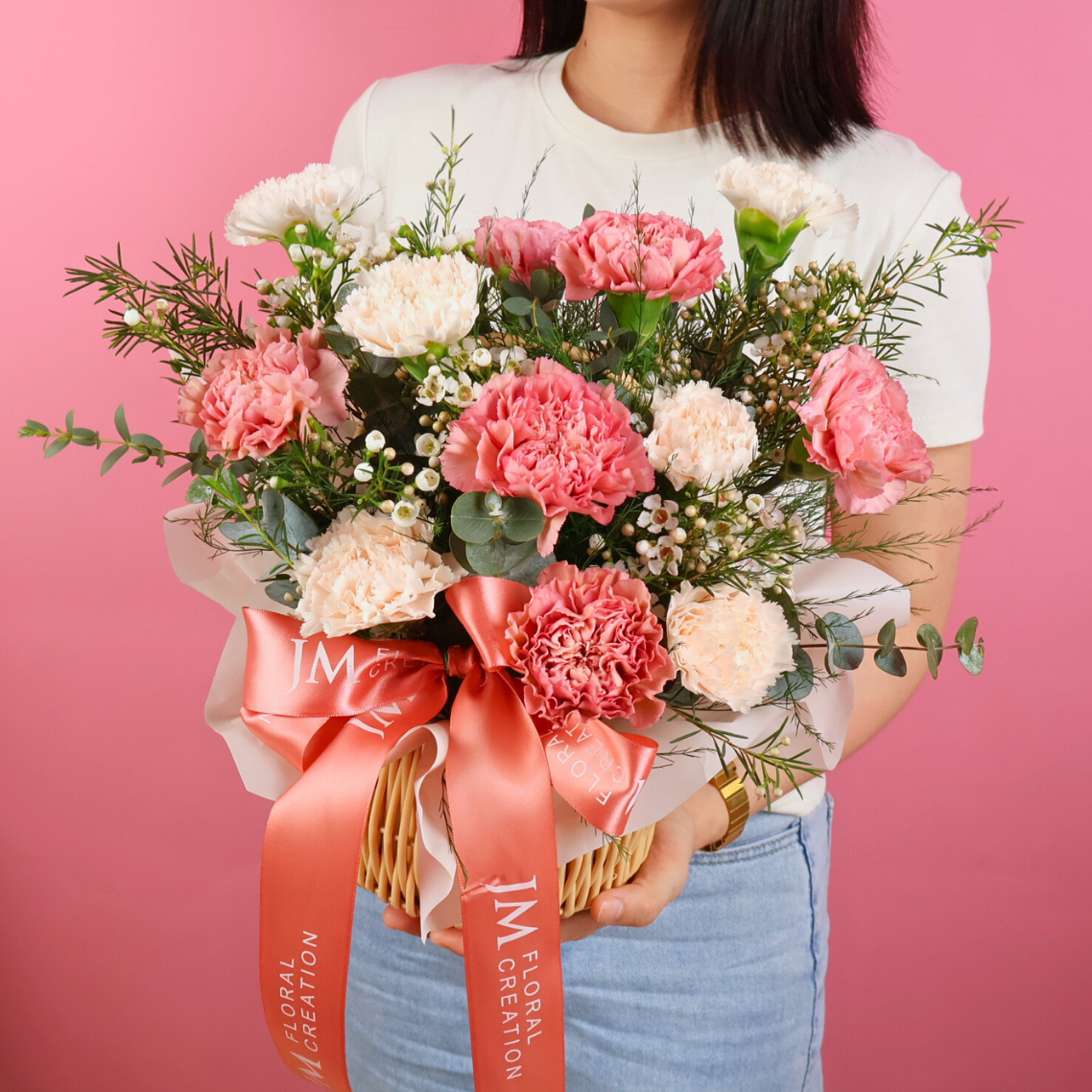 Rose Waltz (12 Carnations)