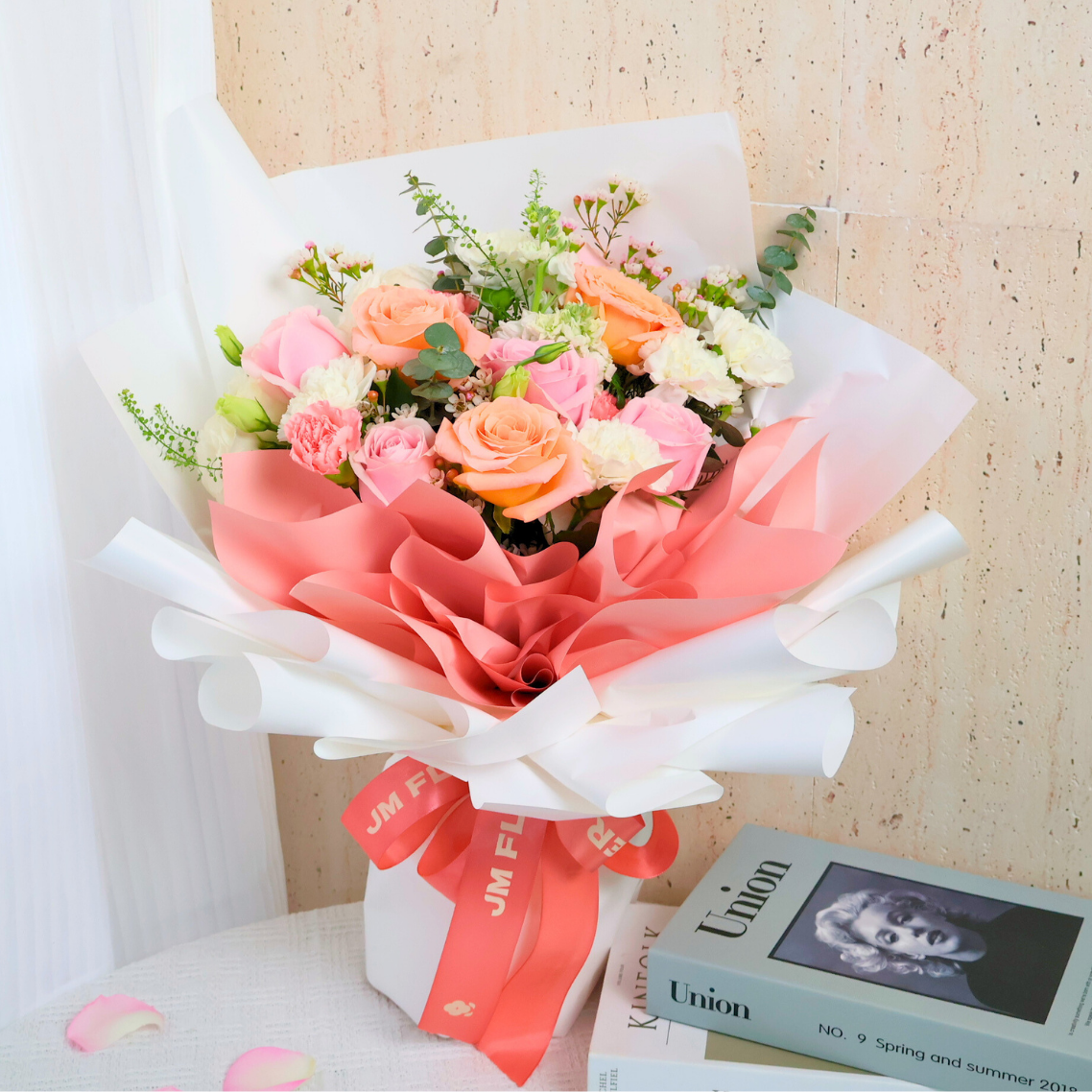 Wren (8 Roses, 2 Mattiola) - Flower Bouquet