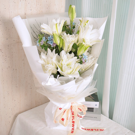 Carys (5 Lilies)- Flower Bouquet