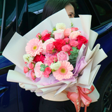 Gwendolyn (15 Roses, 1 Hydrangea) - Flower Bouquet