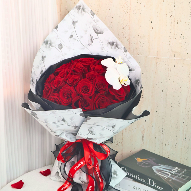 Bouquet of garden roses for Valentine's Day.