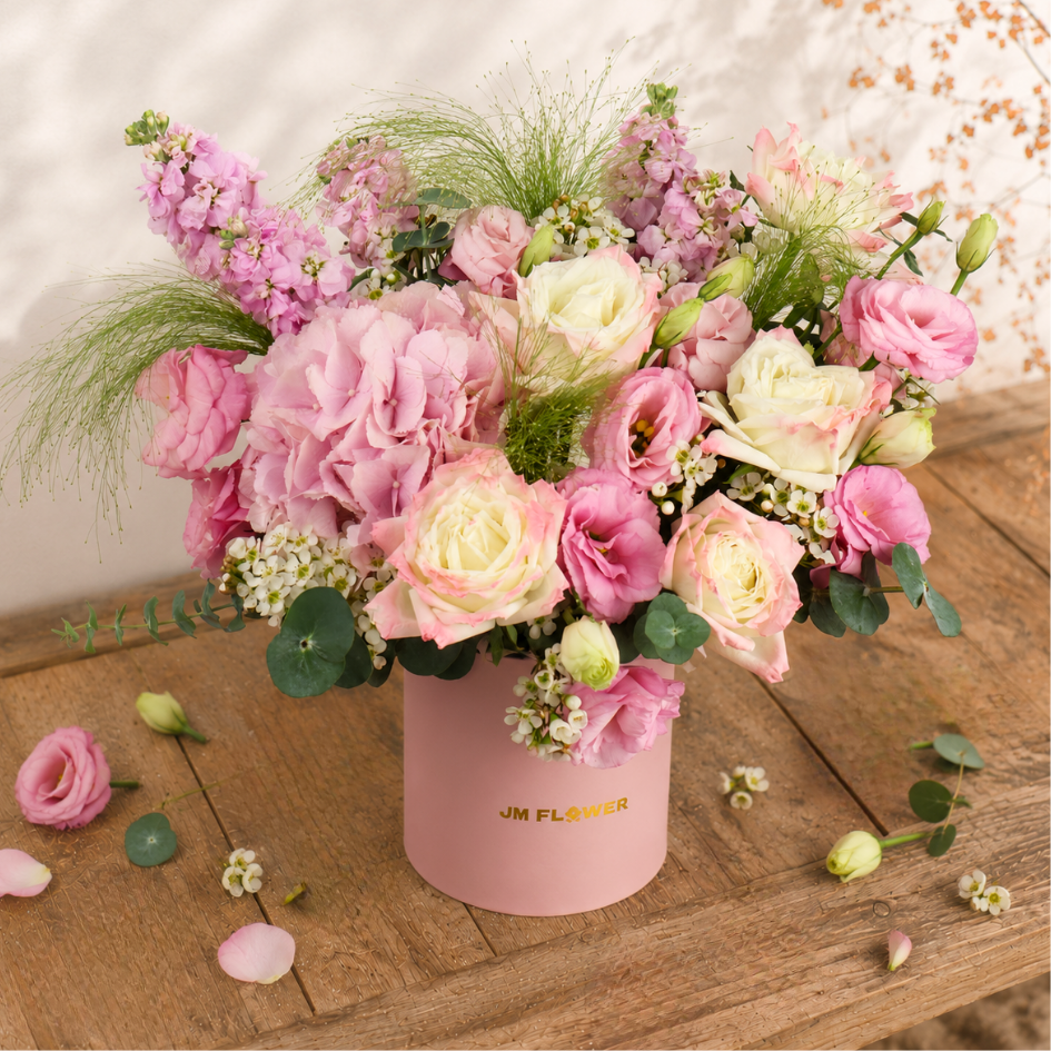 Hazel (Hydrangea, Roses, Mattiola) - Flower Box