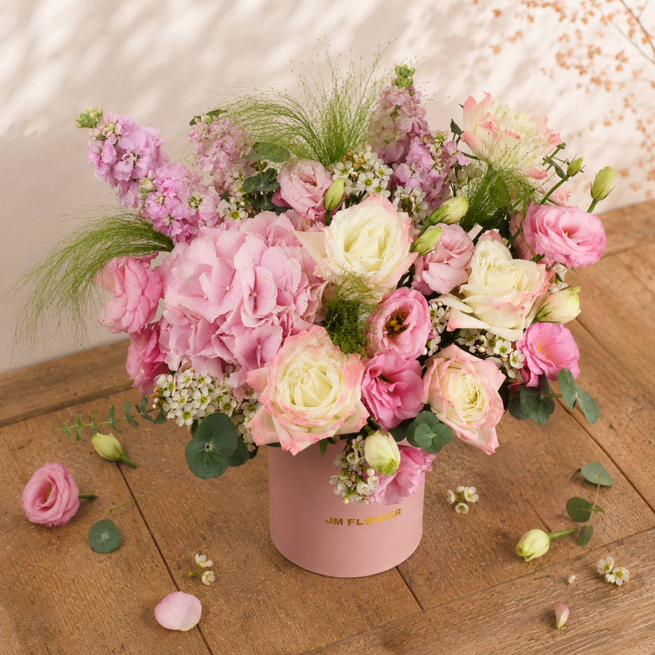 Hazel (Hydrangea, Roses, Mattiola) - Flower Box