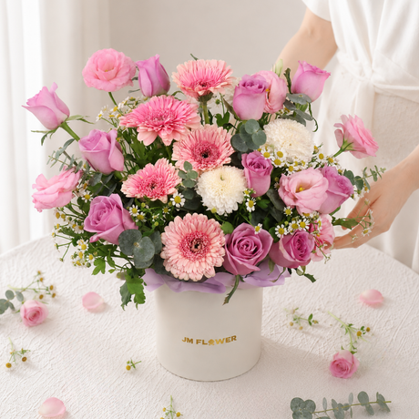 Kiara (10 Roses) - Flower Box