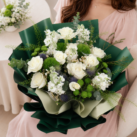 Romilly (10 Roses, Mattiola) - Flower Bouquet