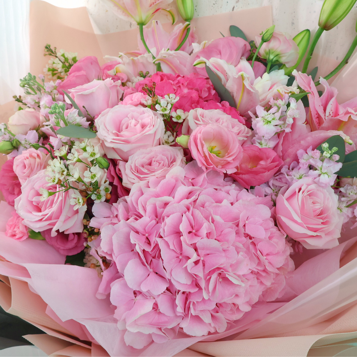 Valencia Ridge 5k Roses Valencia (2 Hydrangeas, 8 Roses) - Luxe Giant Bouquet