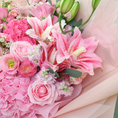 Valencia (2 Hydrangeas, 8 Roses) - Luxe Giant Bouquet