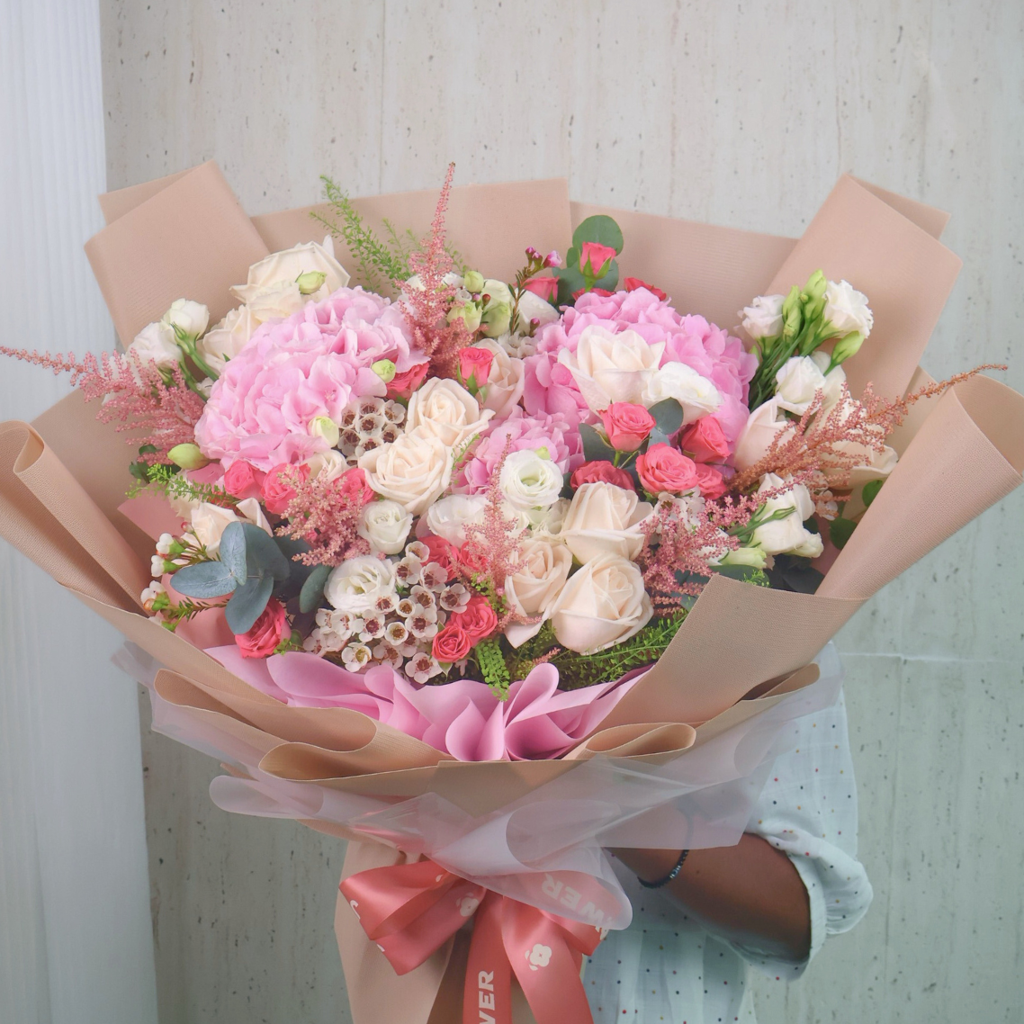 Winslette (3 Hydrangeas, 10 Roses) - Luxe Giant Bouquet